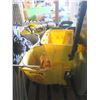 Image 2 : mop bucket