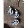 Image 1 : 3 casters