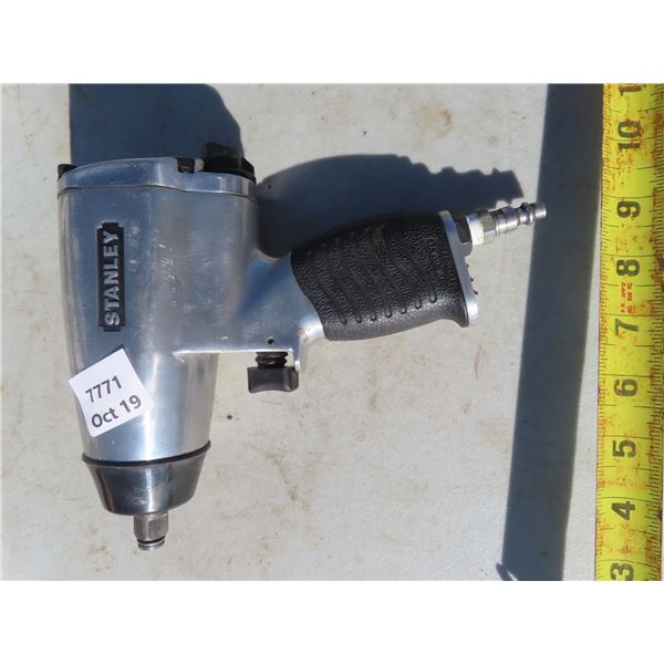 1/2" air impact Stanley like new condition