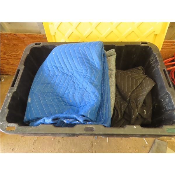 tote with 4 moving blankets