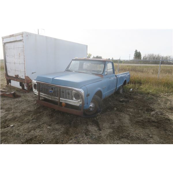 1971 Chevrolet  v8 half ton pick up truck