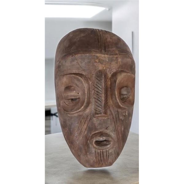 VINTAGE 27.5" AFRICAN WOODEN HANGING WALL MASK