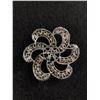 Image 2 : Beautiful Vintage Rhinestone Swirl Brooch/Pin