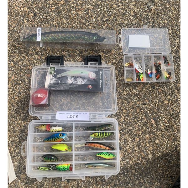 Large, Medium, Small Lures 7 Small Spoons