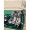 Image 2 : 2 Helmets, Two Right Hand Baseball Gloves, Salomon sz 8 Roller Blades