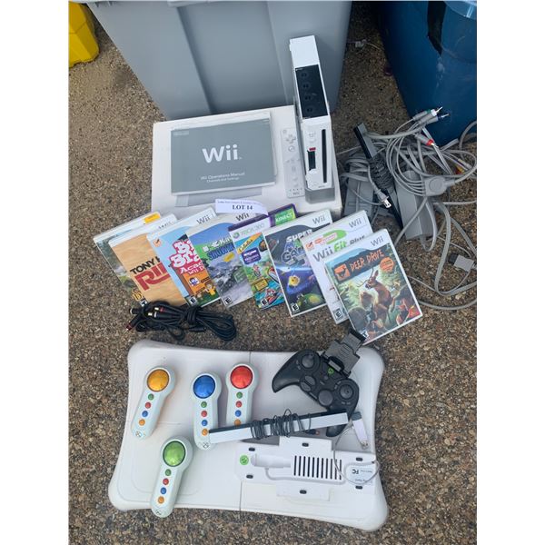 Nintento WII w 8 Games & Asst Accessories, Balance Board & Cables