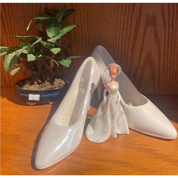 "Barbie"  Collectable Figurine 5.5T w/ Pearl Glass Pumps & Faux Tree