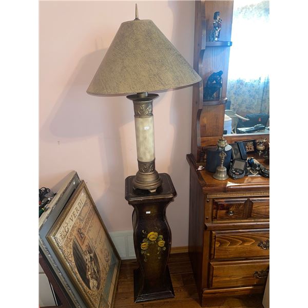 Decorative Side Table w/ Floral Prints 12x33 & Roman Style Lamp 26T