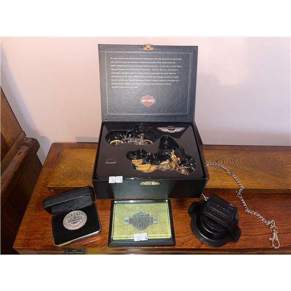 HD Collectables Eagle Trophy Chain Wallet & More