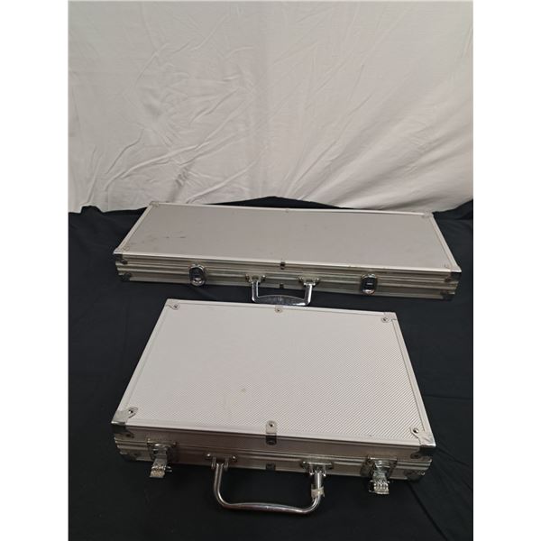 2 Poker Sets in Cases