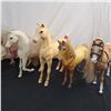 Image 2 : 7 Plastic Horses