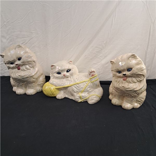 3 Cat Figures