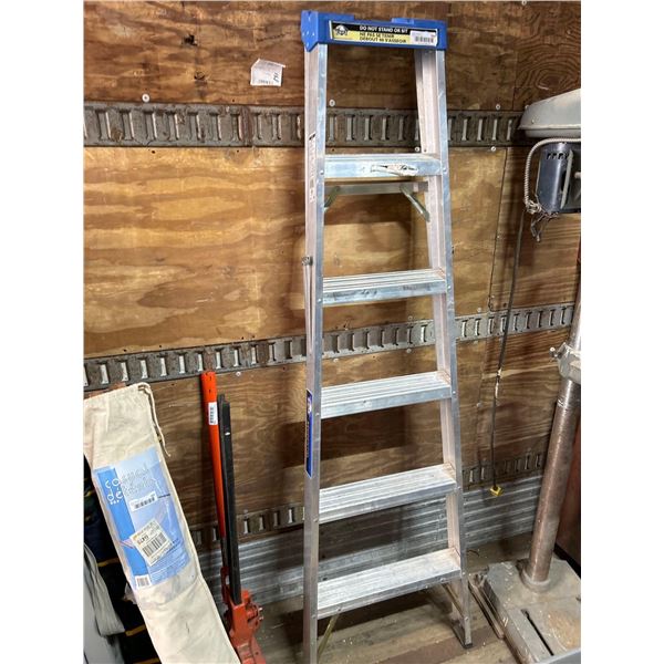 Eagle Aluminum Step Ladder 6 foot