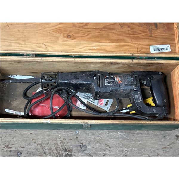 Black & Decker Reciprocating saw with blades and case