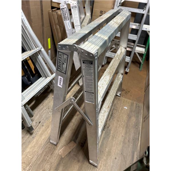 Trigger Aluminum 2 ft Construction step ladder