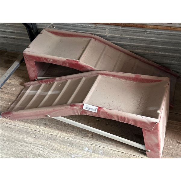 Set of 2 red metal Car Ramps