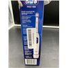 Image 2 : Oral B Pro 100 Power Toothbrush, battery powered