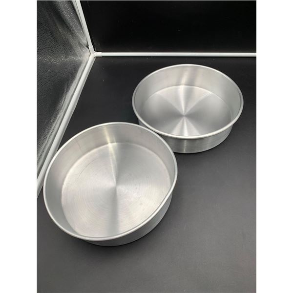 Winco 10in Aluminum Cake Pans 2ct