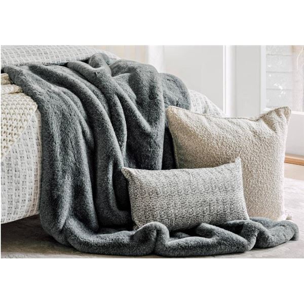 Casa Premium Faux Throw Blanket (130cm x 160cm)