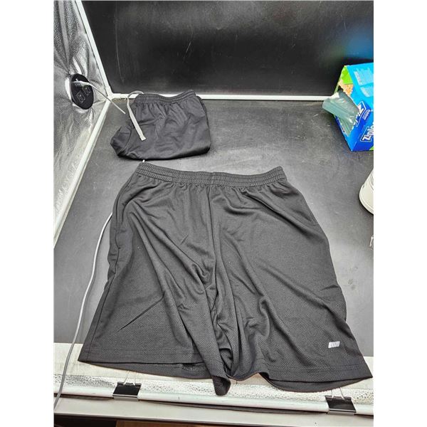 Amazon Basics Athletic Shorts (M)