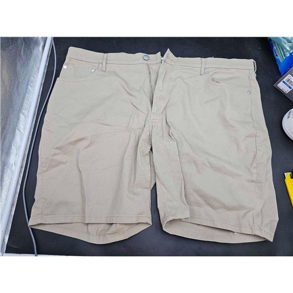 Amazon Essentials Khaki Shorts (42)
