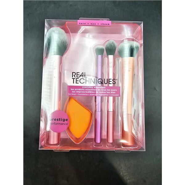 Real Techniques Everyday Essentials Brush Set