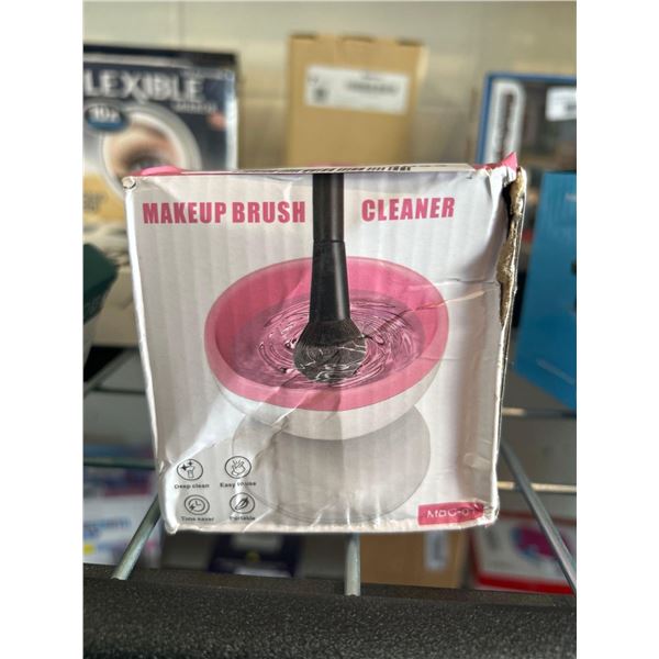 Makeup brush cleaner with USB power