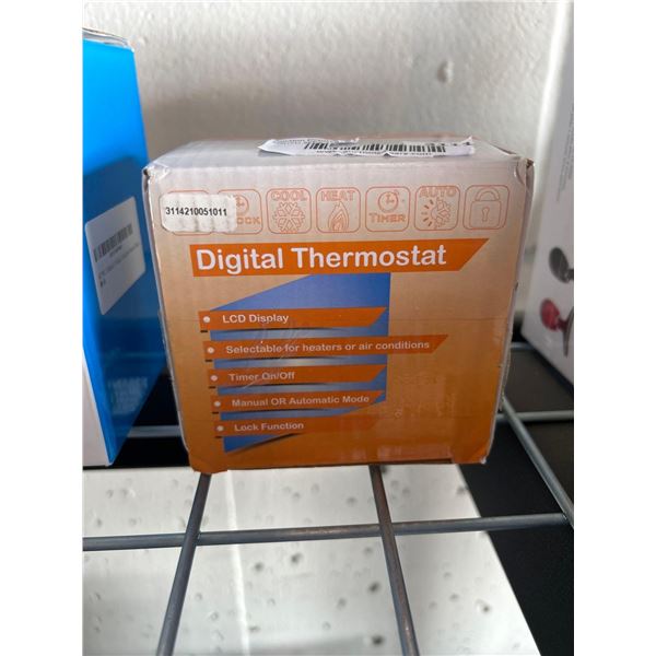 Digital thermostat with LCD display screen