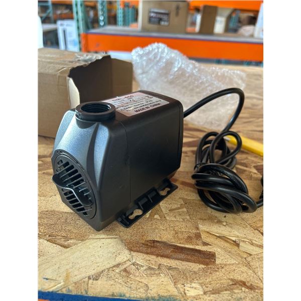 Fountain pump with 675 gallons per hour capacity and 9ft long power cord