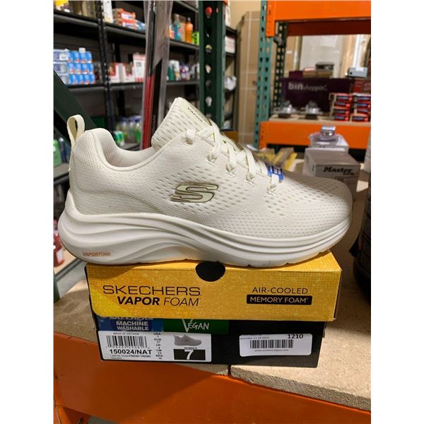 Sketchers Capor Foam VEGAN Womans Size 7 Shoes