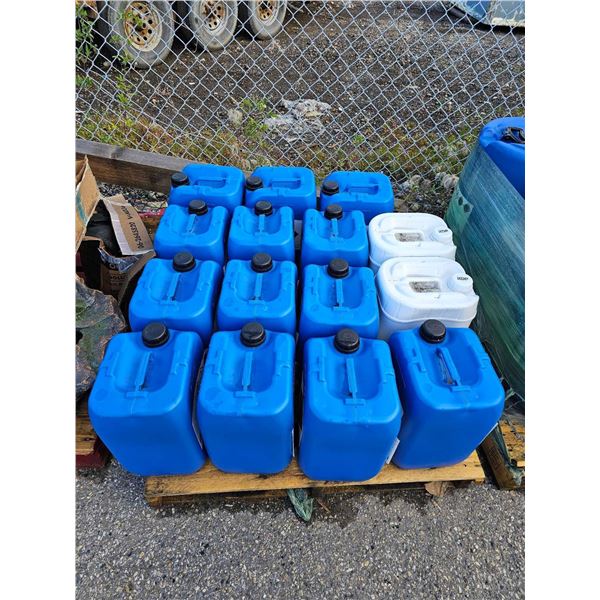 Skid Lot of 15 Canada Dry Ginger Ale Extract for use in Regular and Diet 13x 18.93L & Zero Sugar 7Up