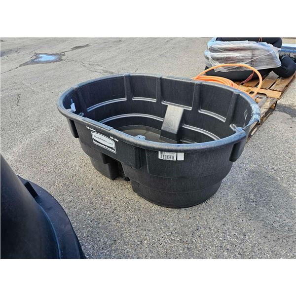 Rubbermaid Commercial Products 150 Gallon (568L)  Stock Tank - Oval