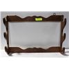 Image 1 : VINTAGE WOOD 3 SHELF WALL MOUNT GUN RACK