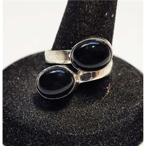 23)  NATURAL BEZEL SET BLACK ONYX BYPASS RING, STA