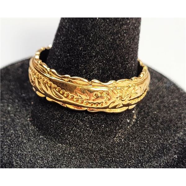 18)  GOLD TONE HEAVILY CARVED BAND STYLE SIZE 9.75