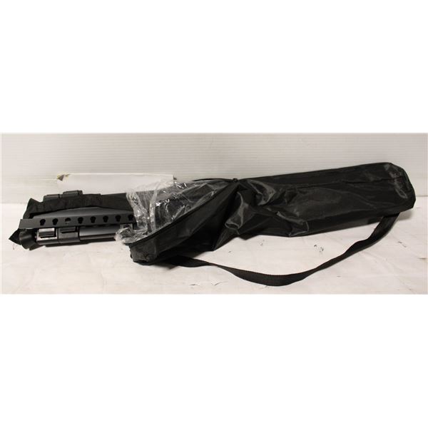 NEW PORTABLE EASEL IN CARRYING BAG