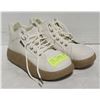 Image 1 : NEW LADIES WHITE PLATFORM RUNNER SHOE - SIZE 4
