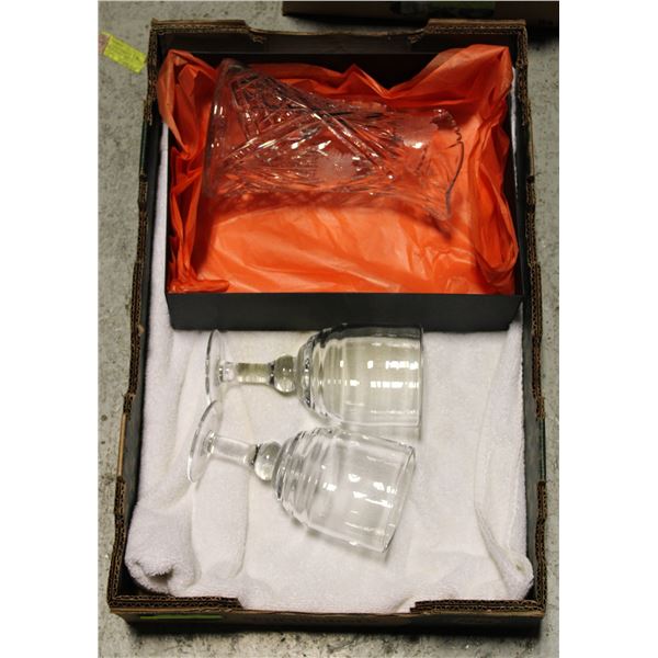 VINTAGE CRYSTAL ETCHED HEAVY WATER PITCHER 10?