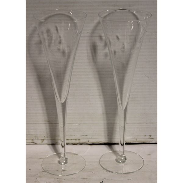 LOT OF VINTAGE 2 CRYSTAL ETCHED CHANPAGNE FLUTES