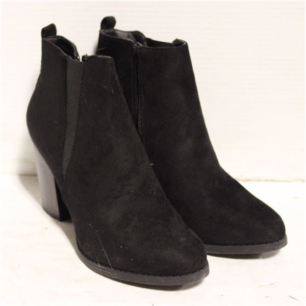 NEW SZ 9 CHARLIE PAIGE FAUX BLACK SUEDE SIDE ZIP