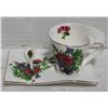 Image 1 : ADELINE FINE PORCELIN FLORAL TEA SET OF CUP PLATE
