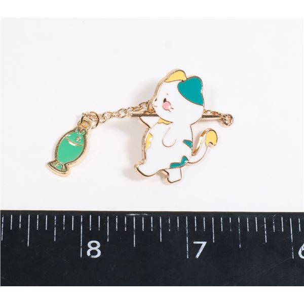 NEW YELLOW AND GREEN EAR CAT WITH HIS CATCH