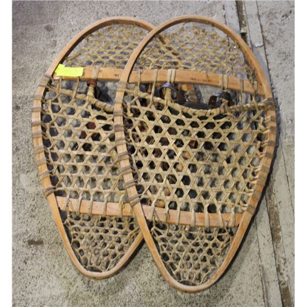 VINTAGE SNOW SHOES