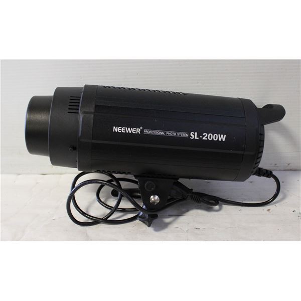 NEEWER PROFESSIONAL PHOTO SYSTEM SL-200W
