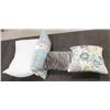Image 1 : LOT OF 4 SHOW ROOM ASSORTED THROW CUSHIONS