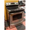 Image 1 : GE STAINLESS CERAMIC TOP SELF CLEANING STOVE