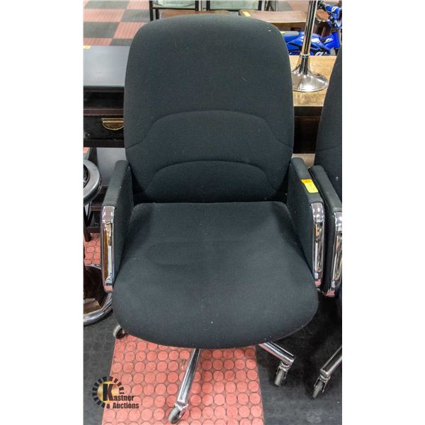 BLACK ROLLING OFFICE CHAIR