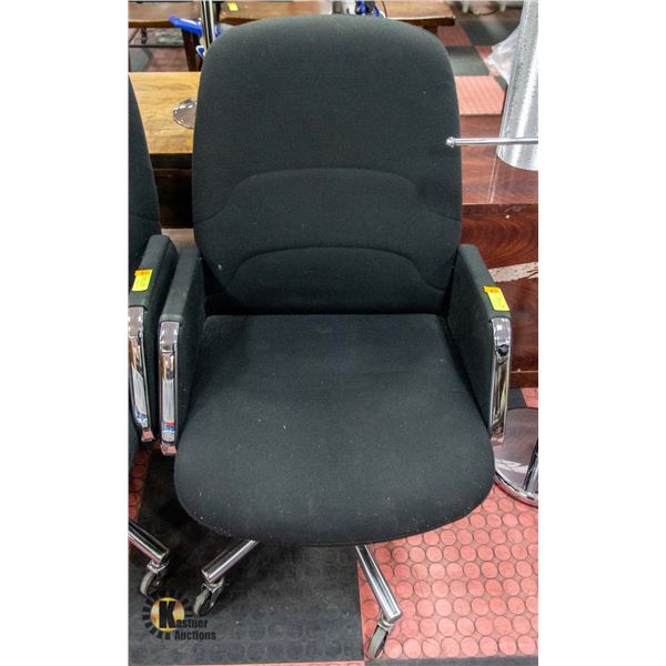 BLACK ROLLING OFFICE CHAIR
