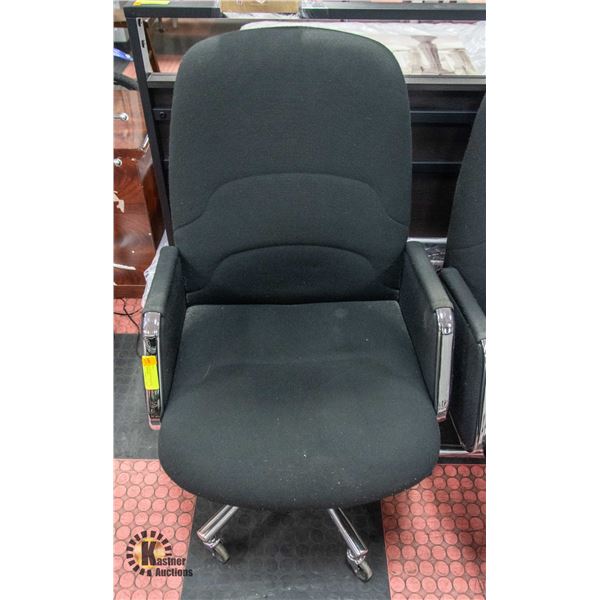 BLACK ROLLING OFFICE CHAIR