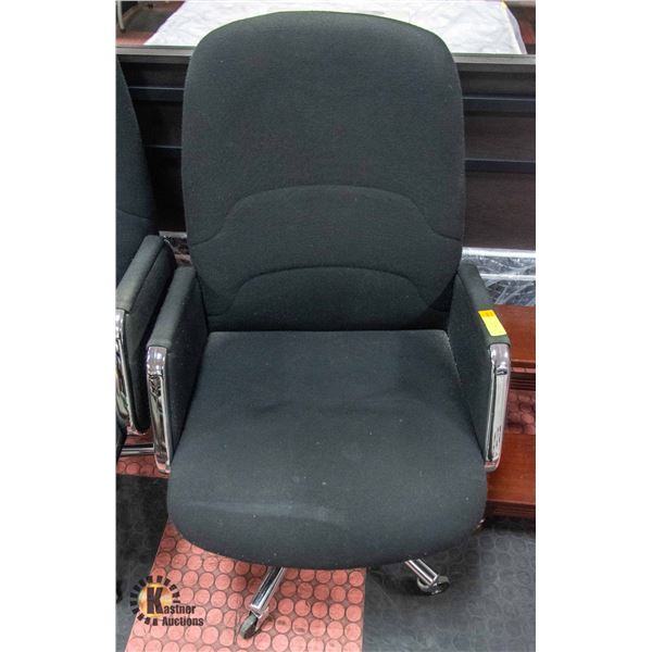 BLACK ROLLING OFFICE CHAIR